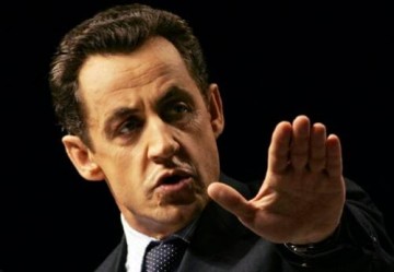 medium_sarko-salut-romain-ap.jpg